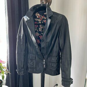 Danier genuine leather utility jacket  with a striking floral lining - SZ XXS